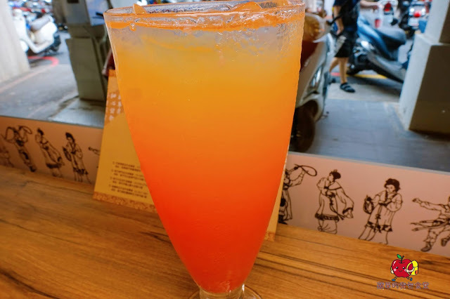 [食記] 新竹北區-上宇林東門店 珍珠粉角一次滿足太極鮮奶茶 香甜解膩葡萄柚綠 充滿茶香雪浮奶烏龍茶