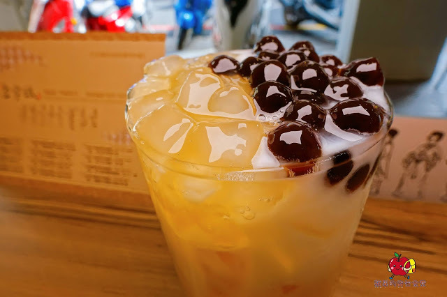 [食記] 新竹北區-上宇林東門店 珍珠粉角一次滿足太極鮮奶茶 香甜解膩葡萄柚綠 充滿茶香雪浮奶烏龍茶