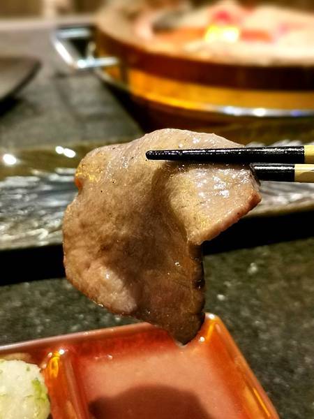 忠孝新生美食推薦 碳探和牛專門店-新鮮海膽 松葉蟹 日本頂級和牛入口即化的滋味吃過難忘 三五好友 家聚包場 品好酒吃和牛的美食秘密基地