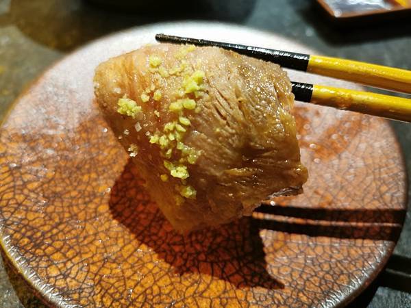 忠孝新生美食推薦 碳探和牛專門店-新鮮海膽 松葉蟹 日本頂級和牛入口即化的滋味吃過難忘 三五好友 家聚包場 品好酒吃和牛的美食秘密基地