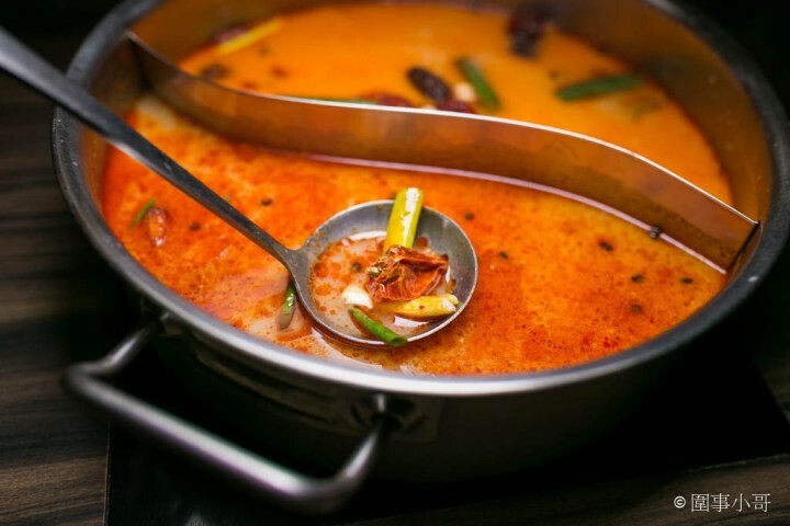 桃園龜山火鍋吃到飽-一年一度的草莓祭登場啦！還有和牛吃到飽通通在巴適經典麻辣鍋～男生女生都愛的金色三麥蜂蜜啤酒暢飲～但請注意飲酒過量有害健康 @圍事小哥的幸福相框