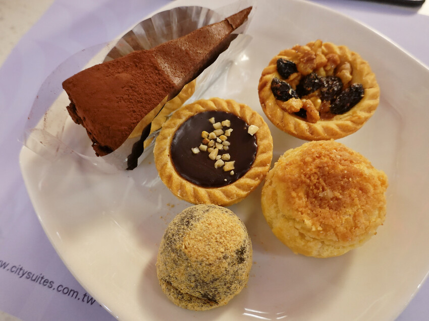 台北市中正區台北中正—魅麗海 中庭餐廳｜百元吃粗飽半自助Buffet｜西門町、德立莊酒店、秀山街