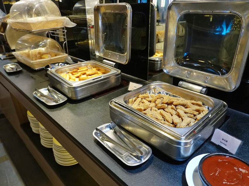 台北市中正區台北中正—魅麗海 中庭餐廳｜百元吃粗飽半自助Buffet｜西門町、德立莊酒店、秀山街