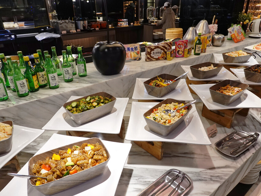 台北市中正區台北中正—魅麗海 中庭餐廳｜百元吃粗飽半自助Buffet｜西門町、德立莊酒店、秀山街