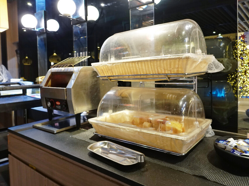 台北市中正區台北中正—魅麗海 中庭餐廳｜百元吃粗飽半自助Buffet｜西門町、德立莊酒店、秀山街