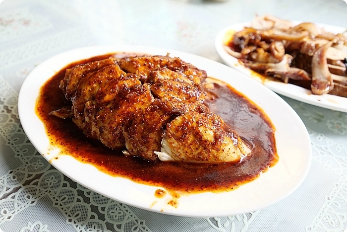 跑再遠也要吃這碗。必點麻辣酸甜從齒間迸發出的紅油抄手，小菜櫃裡的麻辣雞也超下飯。新店 南川麵館 @捲捲頭 Wonderful 品味。生活