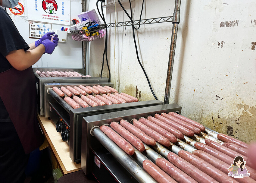 【龍山寺美食】李家現烤黑豬肉香腸,現烤現做,香腸的肥瘦比例和