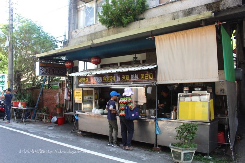 〖北埔老街〗半日遊!30年黃媽媽菜包.在地人都吃50年榕樹下小吃.伴手禮米食麻糬買不完