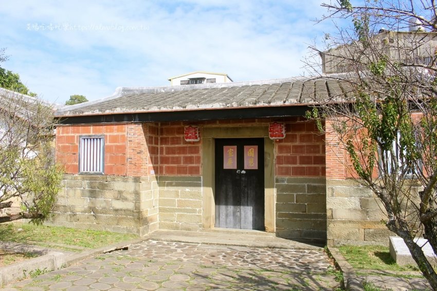 〖北埔老街〗半日遊!30年黃媽媽菜包.在地人都吃50年榕樹下小吃.伴手禮米食麻糬買不完