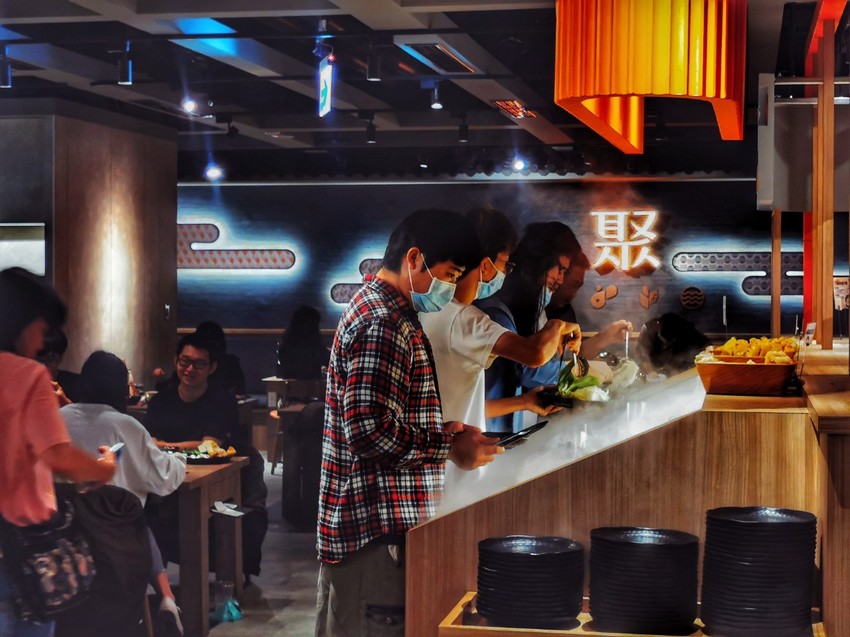 桃園中壢美食-聚北海道鍋物-自助吧268元牛肉壽喜燒吃到飽，肉肉瀑布也太仙氣飄飄了吧!!  (邀約) @民宿女王芽月-美食.旅遊.全台趴趴走