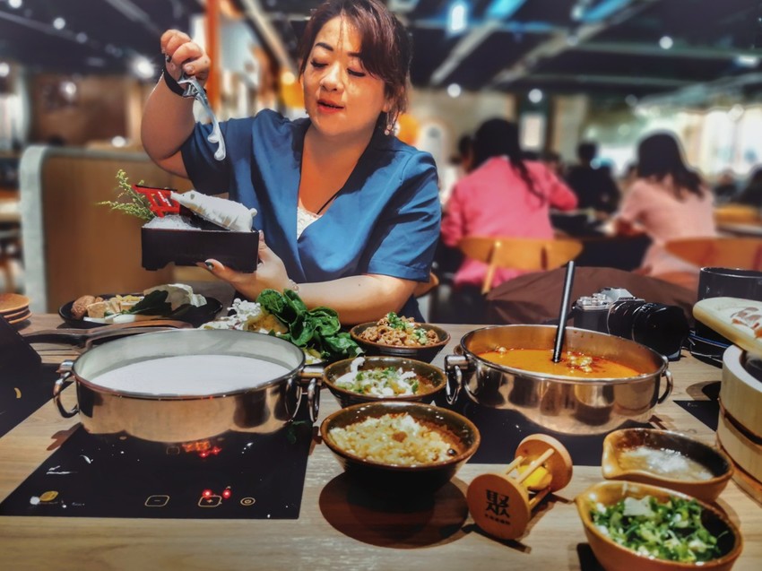 桃園中壢美食-聚北海道鍋物-自助吧268元牛肉壽喜燒吃到飽，肉肉瀑布也太仙氣飄飄了吧!!  (邀約) @民宿女王芽月-美食.旅遊.全台趴趴走