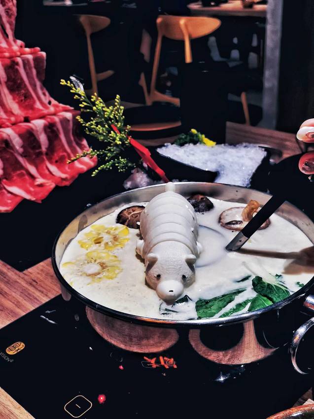 桃園中壢美食-聚北海道鍋物-自助吧268元牛肉壽喜燒吃到飽，肉肉瀑布也太仙氣飄飄了吧!!  (邀約) @民宿女王芽月-美食.旅遊.全台趴趴走