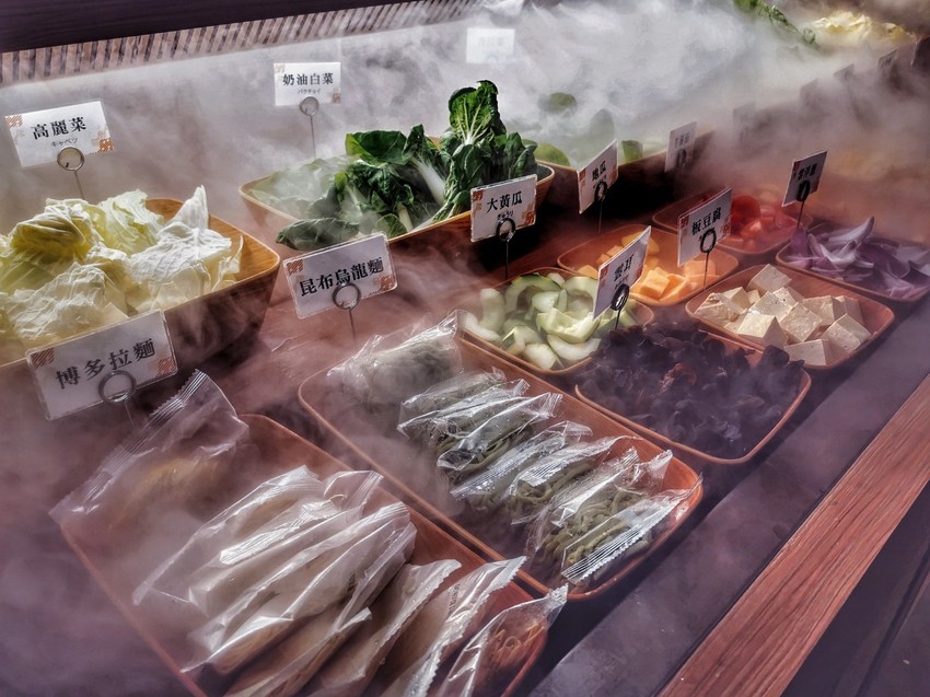 桃園中壢美食-聚北海道鍋物-自助吧268元牛肉壽喜燒吃到飽，肉肉瀑布也太仙氣飄飄了吧!!  (邀約) @民宿女王芽月-美食.旅遊.全台趴趴走