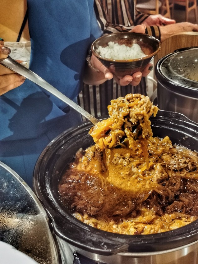 桃園中壢美食-聚北海道鍋物-自助吧268元牛肉壽喜燒吃到飽，肉肉瀑布也太仙氣飄飄了吧!!  (邀約) @民宿女王芽月-美食.旅遊.全台趴趴走