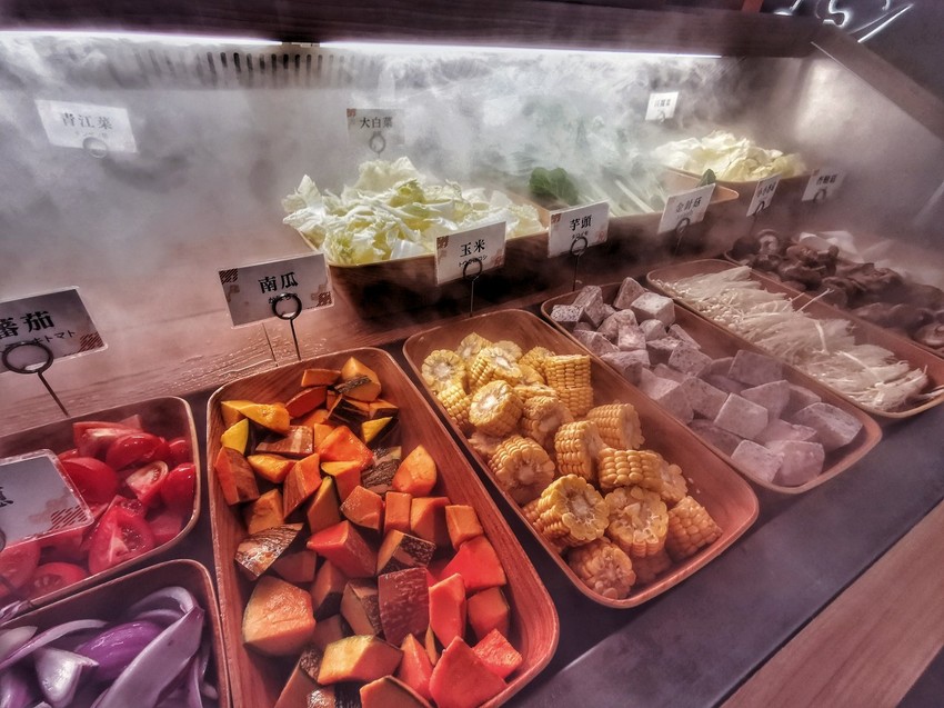 桃園中壢美食-聚北海道鍋物-自助吧268元牛肉壽喜燒吃到飽，肉肉瀑布也太仙氣飄飄了吧!!  (邀約) @民宿女王芽月-美食.旅遊.全台趴趴走