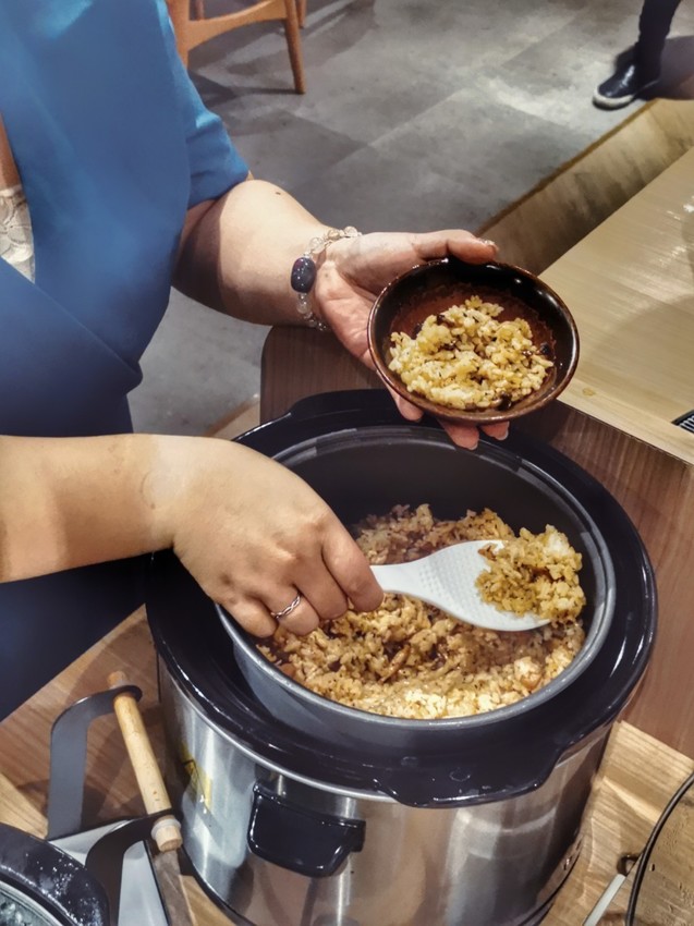 桃園中壢美食-聚北海道鍋物-自助吧268元牛肉壽喜燒吃到飽，肉肉瀑布也太仙氣飄飄了吧!!  (邀約) @民宿女王芽月-美食.旅遊.全台趴趴走