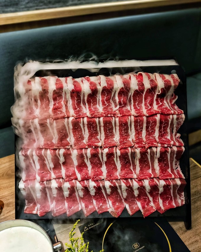 桃園中壢美食-聚北海道鍋物-自助吧268元牛肉壽喜燒吃到飽，肉肉瀑布也太仙氣飄飄了吧!!  (邀約) @民宿女王芽月-美食.旅遊.全台趴趴走