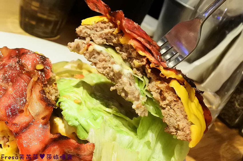 台北漢堡【史丹貓美式餐廳】西門町聚餐推薦！全日供餐松露香！比臉大的牛肉漢堡│義大利麵│運動賽事│萬華美食 - Fresa芙芮莎♥莎旅憶食