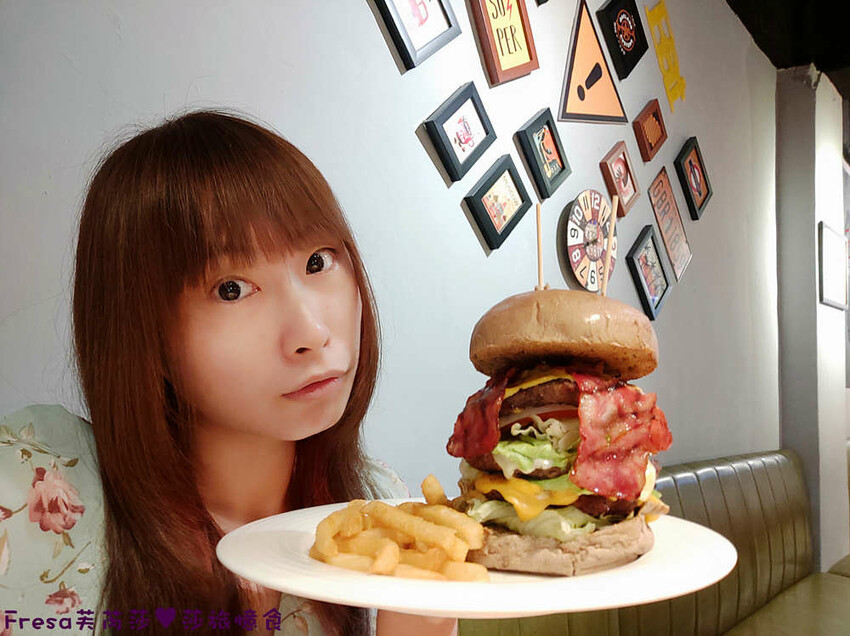 台北漢堡【史丹貓美式餐廳】西門町聚餐推薦！全日供餐松露香！比臉大的牛肉漢堡│義大利麵│運動賽事│萬華美食 - Fresa芙芮莎♥莎旅憶食