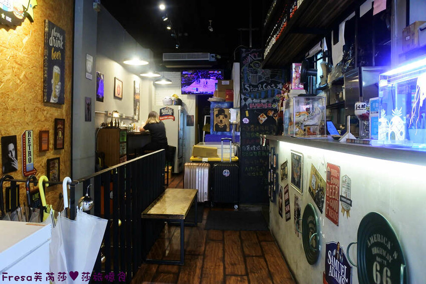 台北漢堡【史丹貓美式餐廳】西門町聚餐推薦！全日供餐松露香！比臉大的牛肉漢堡│義大利麵│運動賽事│萬華美食 - Fresa芙芮莎♥莎旅憶食