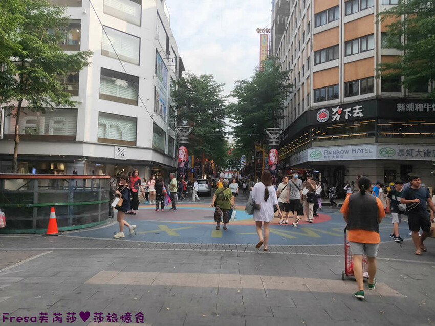 台北漢堡【史丹貓美式餐廳】西門町聚餐推薦！全日供餐松露香！比臉大的牛肉漢堡│義大利麵│運動賽事│萬華美食 - Fresa芙芮莎♥莎旅憶食