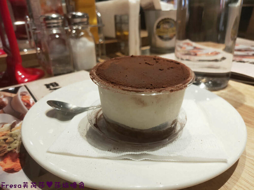 台北漢堡【史丹貓美式餐廳】西門町聚餐推薦！全日供餐松露香！比臉大的牛肉漢堡│義大利麵│運動賽事│萬華美食 - Fresa芙芮莎♥莎旅憶食