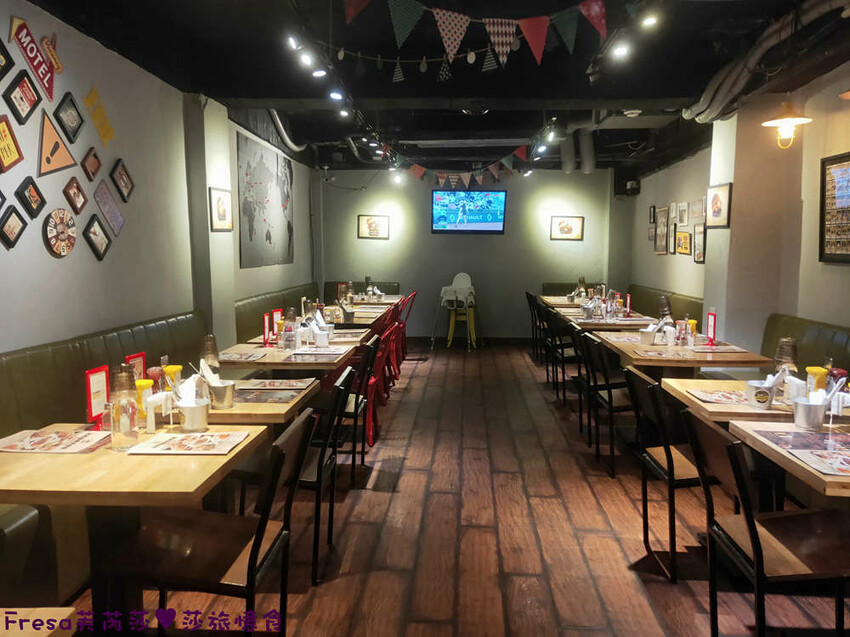 台北漢堡【史丹貓美式餐廳】西門町聚餐推薦！全日供餐松露香！比臉大的牛肉漢堡│義大利麵│運動賽事│萬華美食 - Fresa芙芮莎♥莎旅憶食