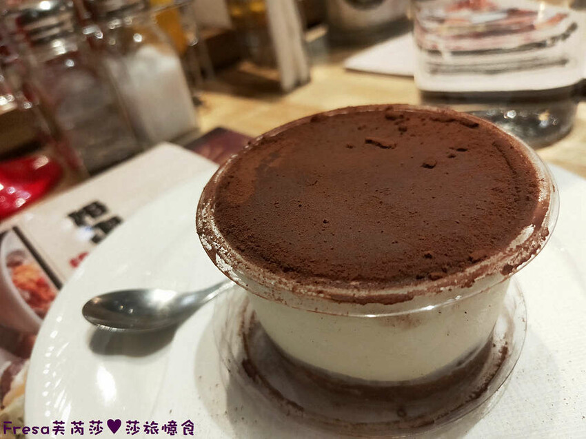 台北漢堡【史丹貓美式餐廳】西門町聚餐推薦！全日供餐松露香！比臉大的牛肉漢堡│義大利麵│運動賽事│萬華美食 - Fresa芙芮莎♥莎旅憶食