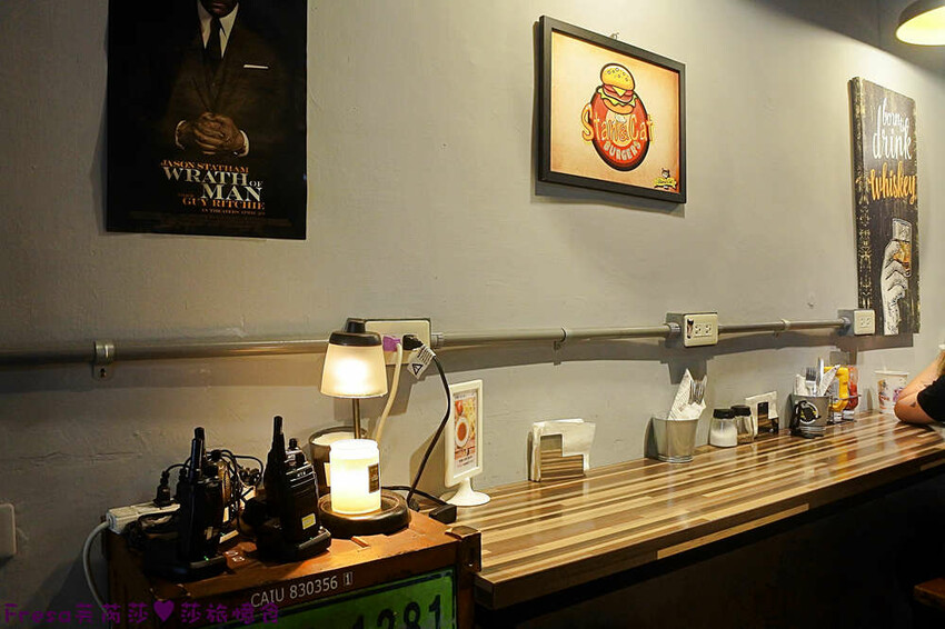 台北漢堡【史丹貓美式餐廳】西門町聚餐推薦！全日供餐松露香！比臉大的牛肉漢堡│義大利麵│運動賽事│萬華美食 - Fresa芙芮莎♥莎旅憶食
