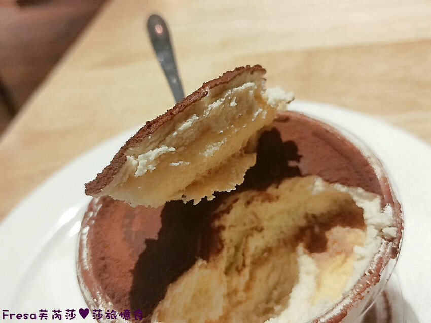 台北漢堡【史丹貓美式餐廳】西門町聚餐推薦！全日供餐松露香！比臉大的牛肉漢堡│義大利麵│運動賽事│萬華美食 - Fresa芙芮莎♥莎旅憶食