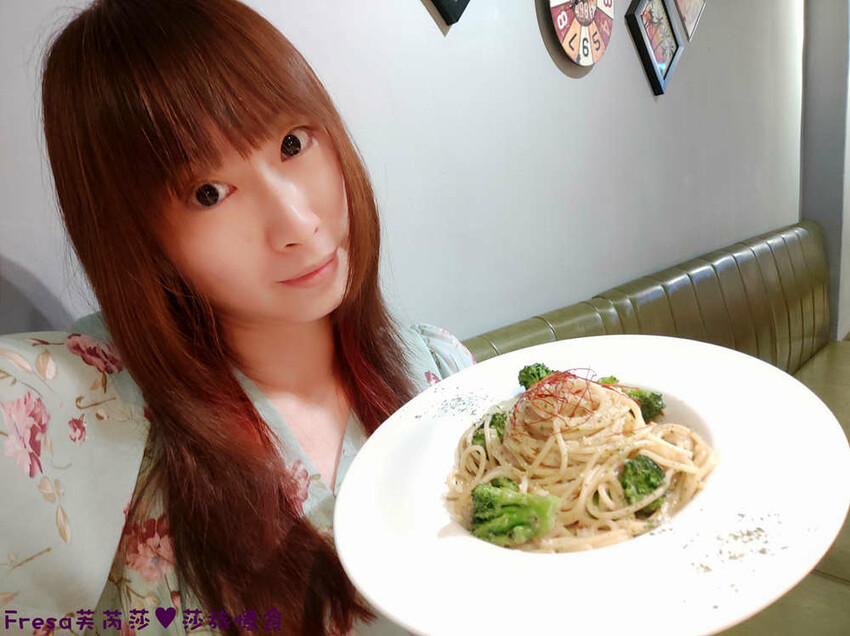 台北漢堡【史丹貓美式餐廳】西門町聚餐推薦！全日供餐松露香！比臉大的牛肉漢堡│義大利麵│運動賽事│萬華美食 - Fresa芙芮莎♥莎旅憶食