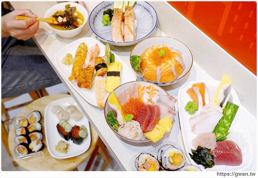 台中新開平價壽司,超厚鮭魚肚,滿滿油花好嫩口,還有味增湯只要15元!