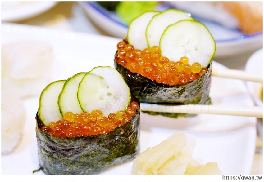 台中新開平價壽司,超厚鮭魚肚,滿滿油花好嫩口,還有味增湯只要15元!