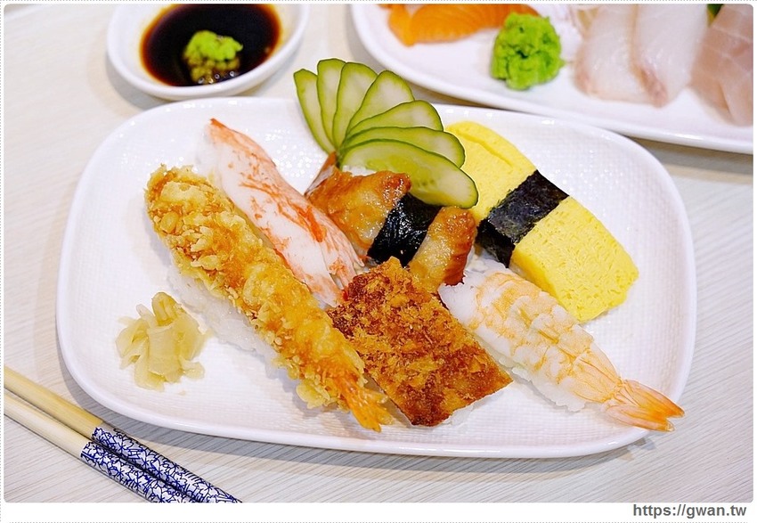 台中新開平價壽司,超厚鮭魚肚,滿滿油花好嫩口,還有味增湯只要15元!