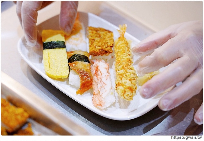 台中新開平價壽司,超厚鮭魚肚,滿滿油花好嫩口,還有味增湯只要15元!