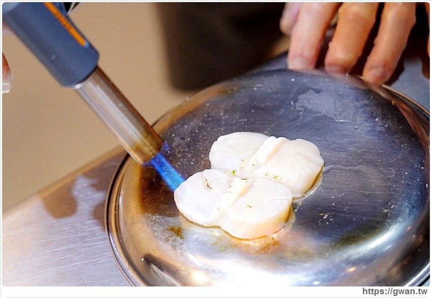 台中新開平價壽司,超厚鮭魚肚,滿滿油花好嫩口,還有味增湯只要15元!