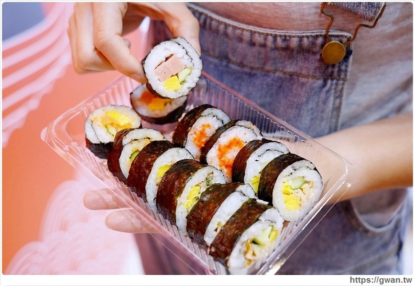 台中新開平價壽司,超厚鮭魚肚,滿滿油花好嫩口,還有味增湯只要15元!