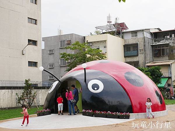 屏東蘭州街勝利動物溜滑梯公園20.JPG