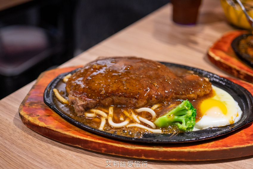 100%原肉牛排只要市價一半就能吃 配阿里山冷泡茶太過癮 內用自助吧無限吃到飽 濠誠牛排 22年老店 - 艾莉絲愛旅行