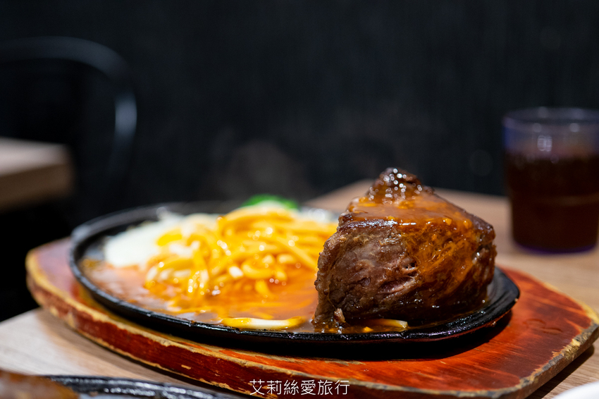 100%原肉牛排只要市價一半就能吃 配阿里山冷泡茶太過癮 內用自助吧無限吃到飽 濠誠牛排 22年老店 - 艾莉絲愛旅行