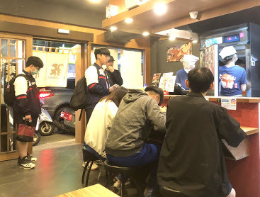 內壢美食[豚將日本拉麵] 非假日79元吃到飽，麵量無限供應，饕客趨之若鶩