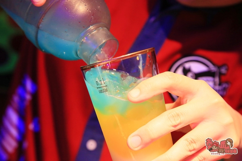 【台南酒吧】海安路上的超人氣露天老屋酒吧，「不限時段」啤酒調酒飲料買一送一：Bark露天茶飲酒吧 - 熱血玩台南。跳躍新世界