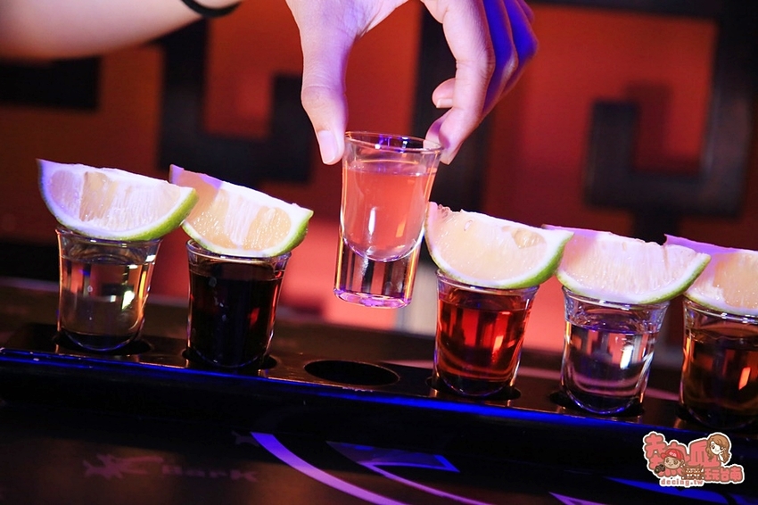 【台南酒吧】海安路上的超人氣露天老屋酒吧，「不限時段」啤酒調酒飲料買一送一：Bark露天茶飲酒吧 - 熱血玩台南。跳躍新世界