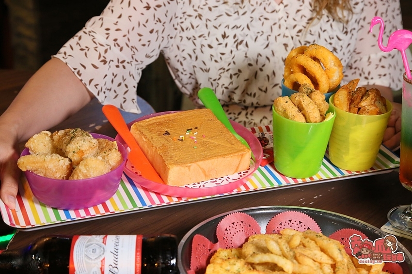 【台南酒吧】海安路上的超人氣露天老屋酒吧，「不限時段」啤酒調酒飲料買一送一：Bark露天茶飲酒吧 - 熱血玩台南。跳躍新世界