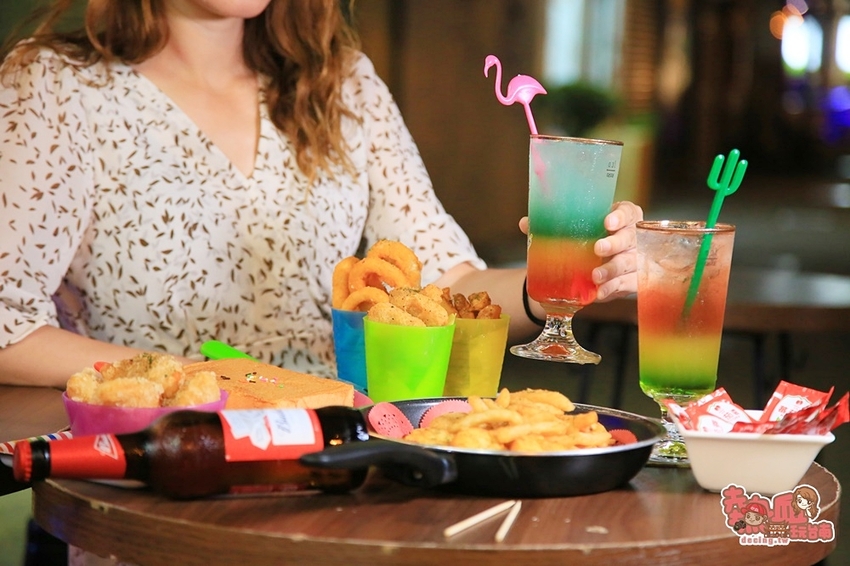 【台南酒吧】海安路上的超人氣露天老屋酒吧，「不限時段」啤酒調酒飲料買一送一：Bark露天茶飲酒吧 - 熱血玩台南。跳躍新世界