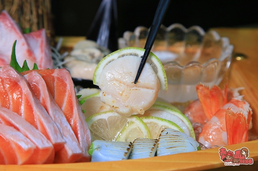 【台南美食】台南少見不限時段酒類喝到飽的居酒屋,鮭魚全餐就是要讓你吃到笑咪咪:喧宵いざかや - 熱血玩台南。跳躍新世界