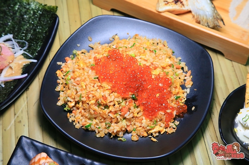 【台南美食】台南少見不限時段酒類喝到飽的居酒屋,鮭魚全餐就是要讓你吃到笑咪咪:喧宵いざかや - 熱血玩台南。跳躍新世界