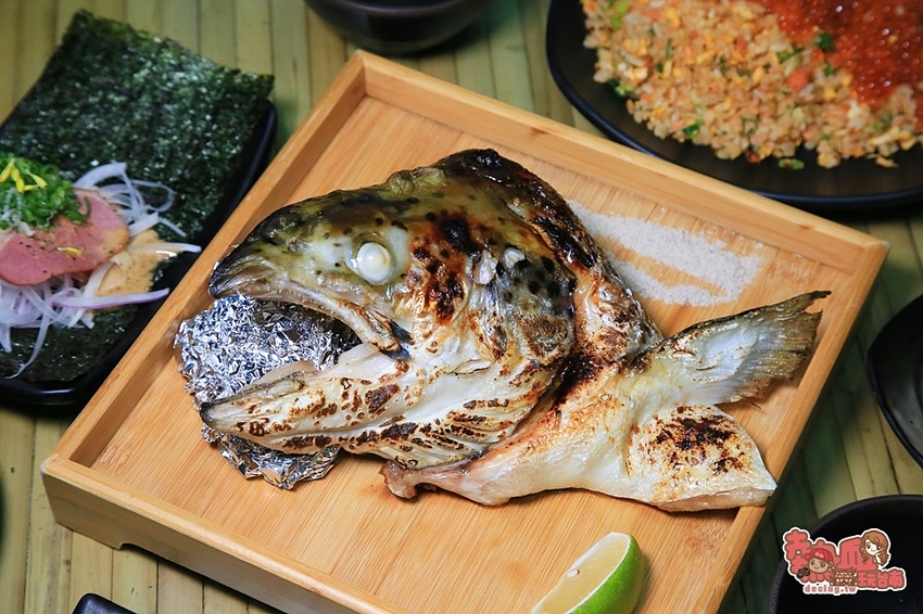 【台南美食】台南少見不限時段酒類喝到飽的居酒屋,鮭魚全餐就是要讓你吃到笑咪咪:喧宵いざかや - 熱血玩台南。跳躍新世界