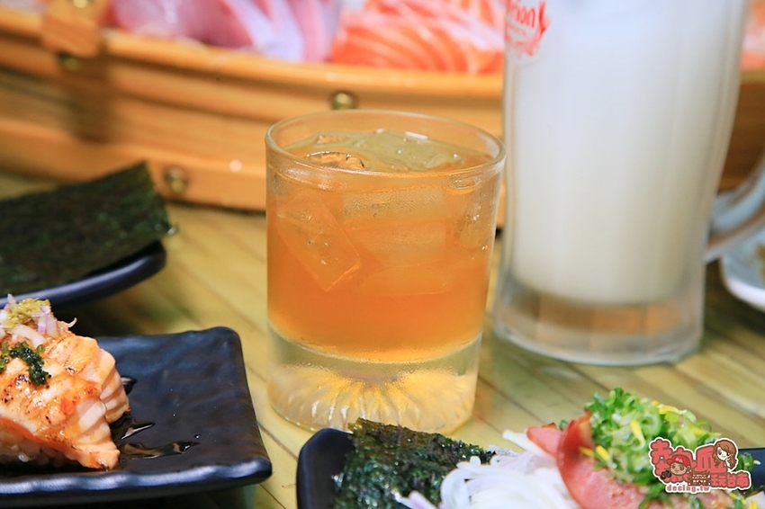 【台南美食】台南少見不限時段酒類喝到飽的居酒屋,鮭魚全餐就是要讓你吃到笑咪咪:喧宵いざかや - 熱血玩台南。跳躍新世界