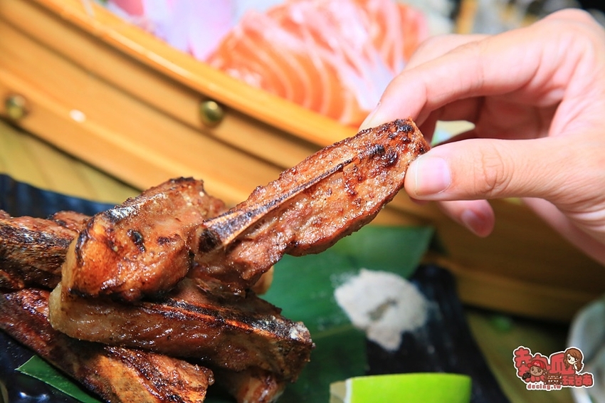 【台南美食】台南少見不限時段酒類喝到飽的居酒屋,鮭魚全餐就是要讓你吃到笑咪咪:喧宵いざかや - 熱血玩台南。跳躍新世界